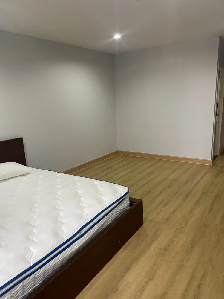 For rent: Regent Home 10 Chaengwattana, studio room, 4th floor, good location, fully furnished, reserve now.