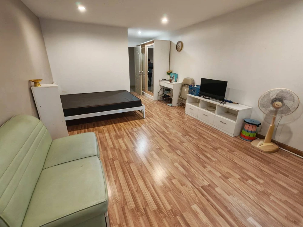 For rent: Regent Home 12 Ladphrao 41, 6th floor unit. Fully furnished with appliances. Don't miss out!