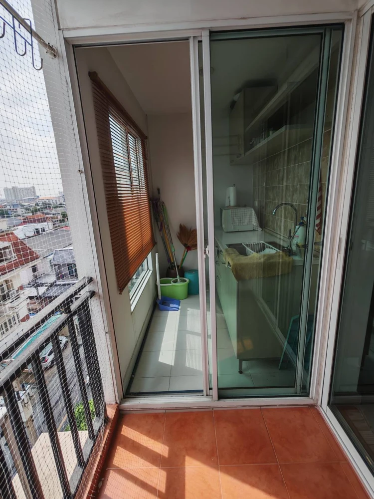 For rent: Regent Home 12 Ladphrao 41, 6th floor unit. Fully furnished with appliances. Don't miss out!