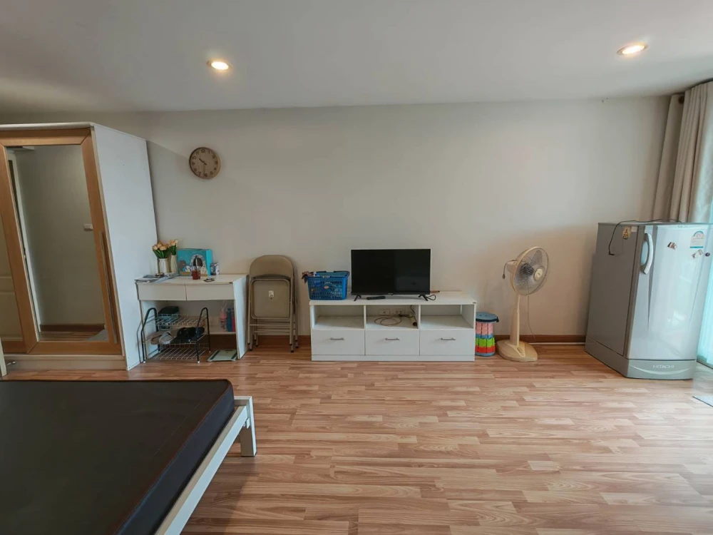 For rent: Regent Home 12 Ladphrao 41, 6th floor unit. Fully furnished with appliances. Don't miss out!