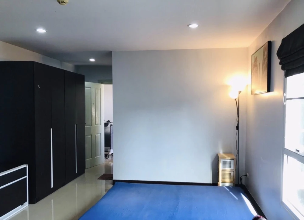 For rent: Regent Home 13 Sukhumvit 93, corner room with privacy, fully furnished. Good like this, hurry and reserve now.