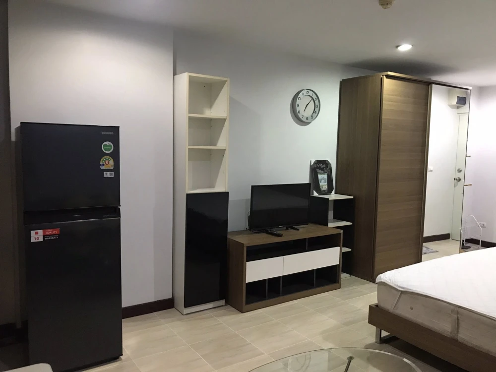 For rent: Regent home 13 Sukhumvit 93, studio room with balcony, comfortable and not cramped, don't miss it.