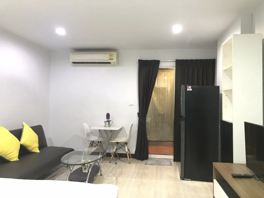 For rent: Regent home 13 Sukhumvit 93, studio room with balcony, comfortable and not cramped, don't miss it.