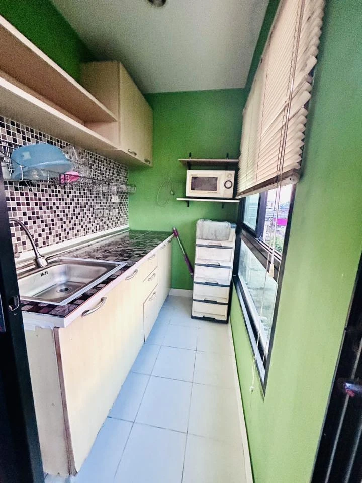 For rent: Regent Home 15 Changwattana, studio room, 8th floor, comes with a very good price, hurry and reserve now.