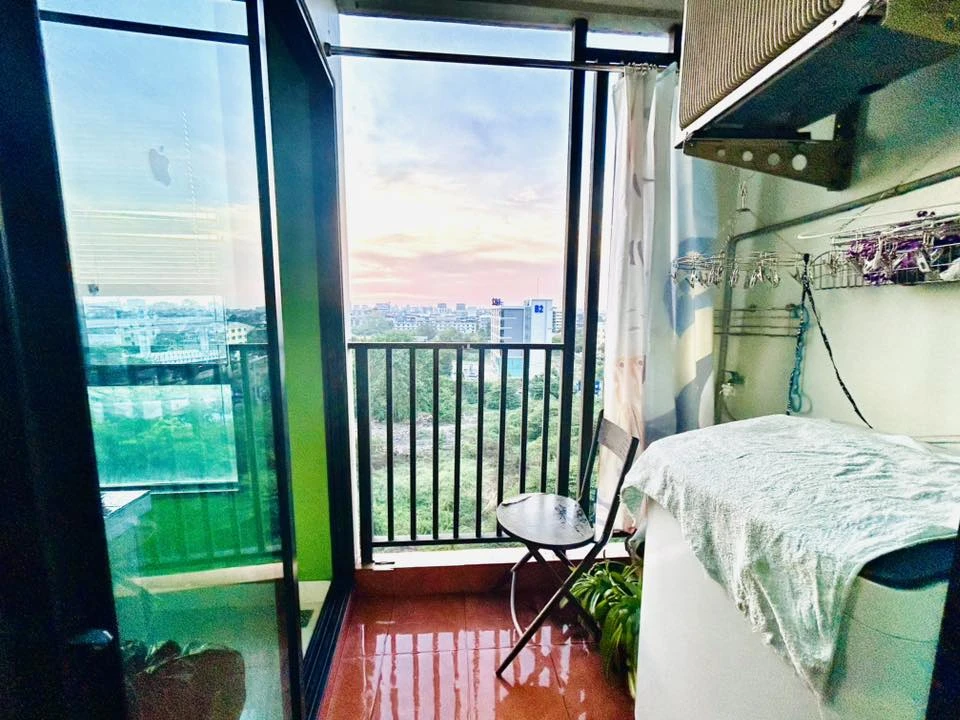 For rent: Regent Home 15 Changwattana, studio room, 8th floor, comes with a very good price, hurry and reserve now.