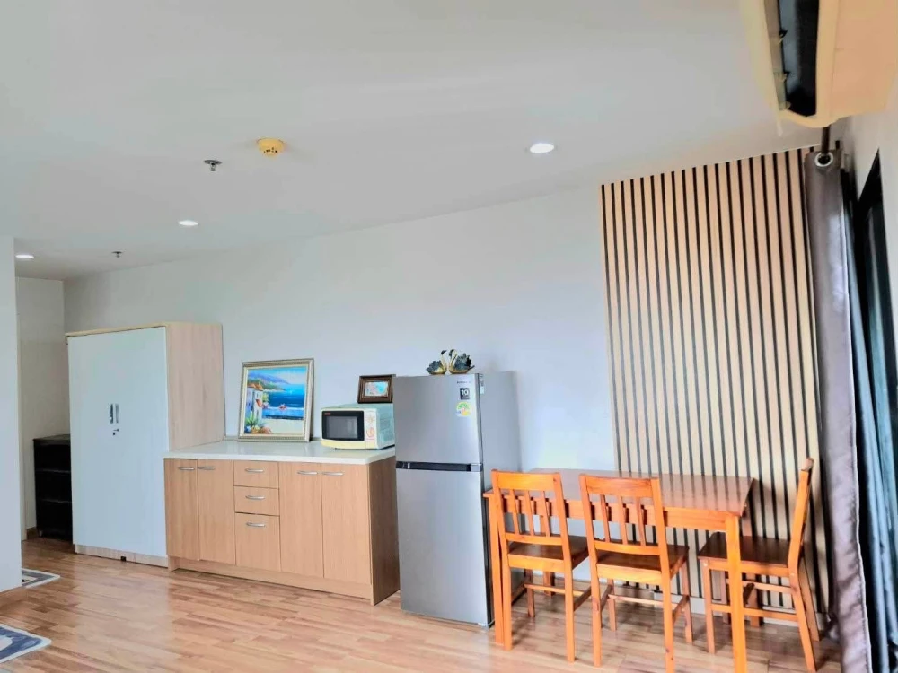 For rent: Regent Home 15 Laksi-Chaengwattana, corner unit, 12th floor, fully furnished, ready to move in.