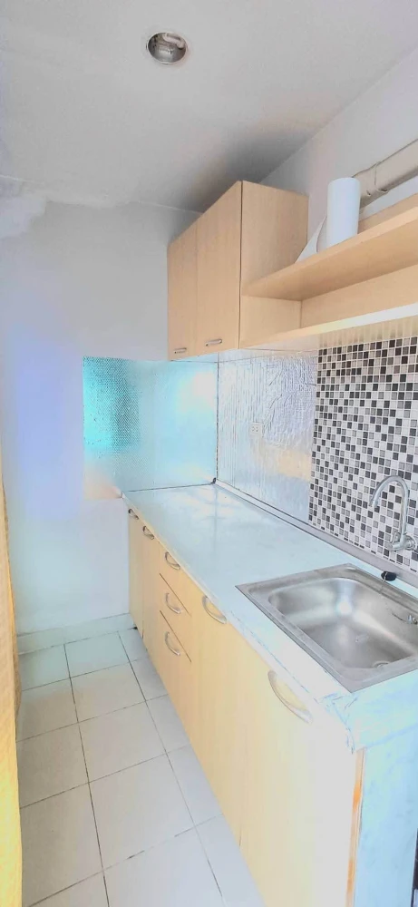 For rent: Regent Home 15 Laksi-Chaengwattana, corner unit, 12th floor, fully furnished, ready to move in.