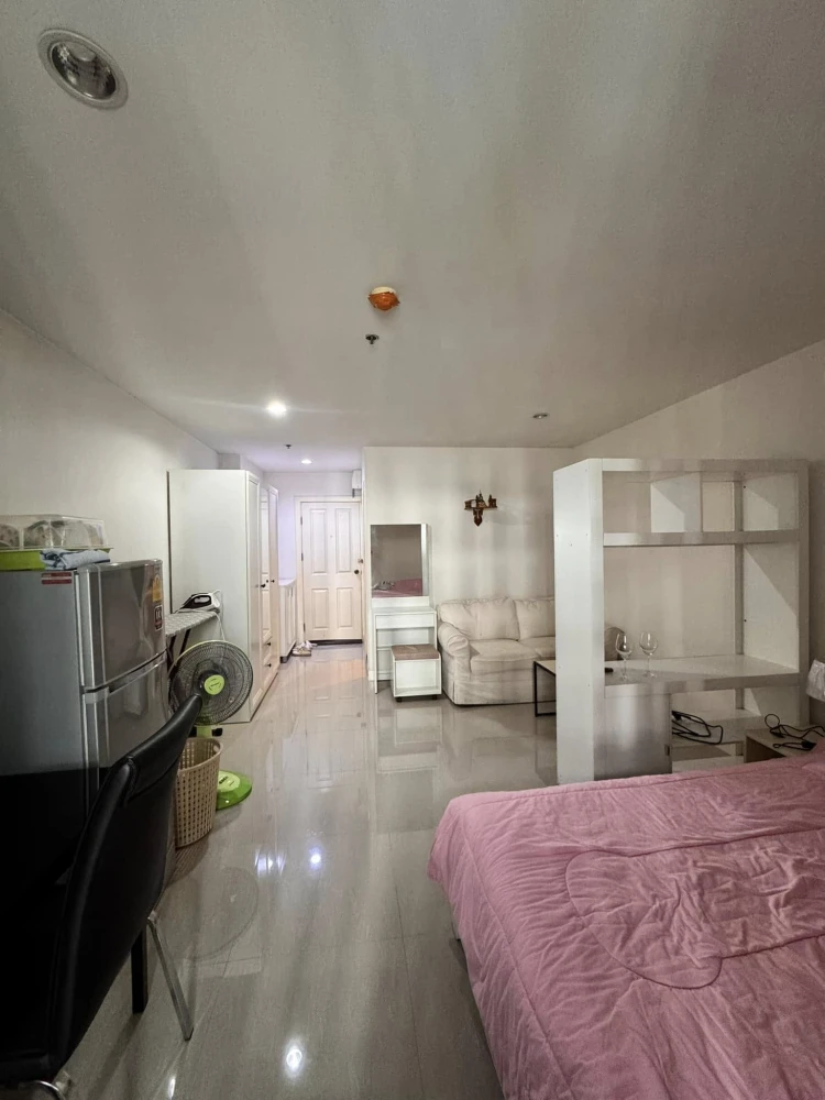 For rent: Regent Home 15 Chaengwattana, 3rd floor, Building B, fully furnished, ready to move in. Don't miss out!