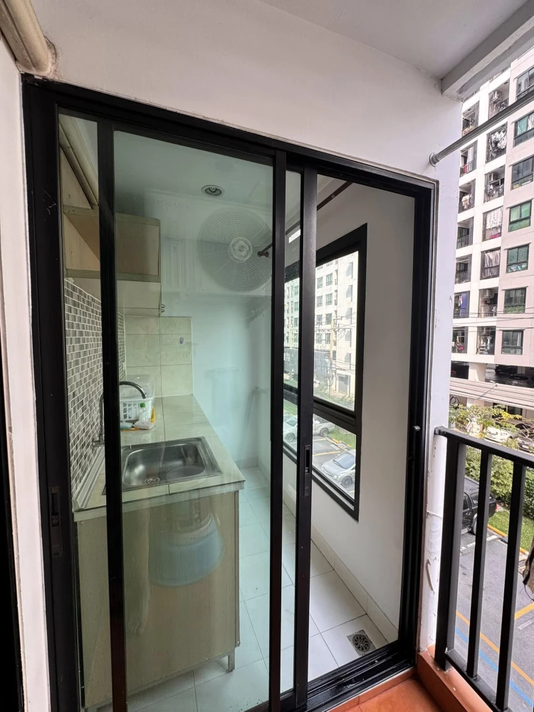 For rent: Regent Home 15 Chaengwattana, 3rd floor, Building B, fully furnished, ready to move in. Don't miss out!