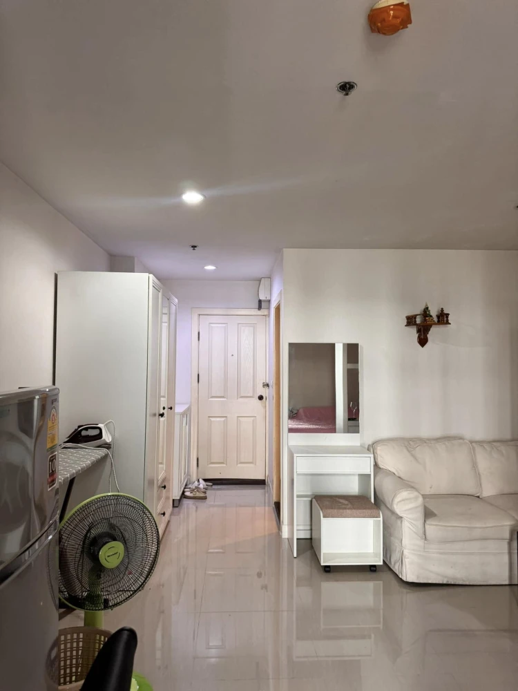 For rent: Regent Home 15 Chaengwattana, 3rd floor, Building B, fully furnished, ready to move in. Don't miss out!