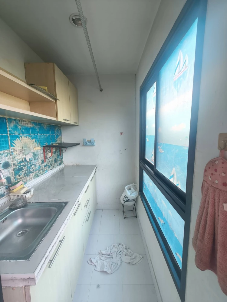 For rent: Regent Home 15 Chaengwattana. Features include room dividers to save on air conditioning costs and a large storage cabinet. Don't miss out!