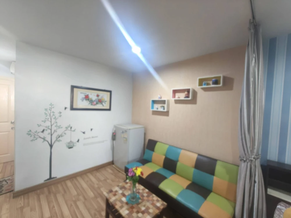 For rent: Regent Home 15 Chaengwattana. Features include room dividers to save on air conditioning costs and a large storage cabinet. Don't miss out!