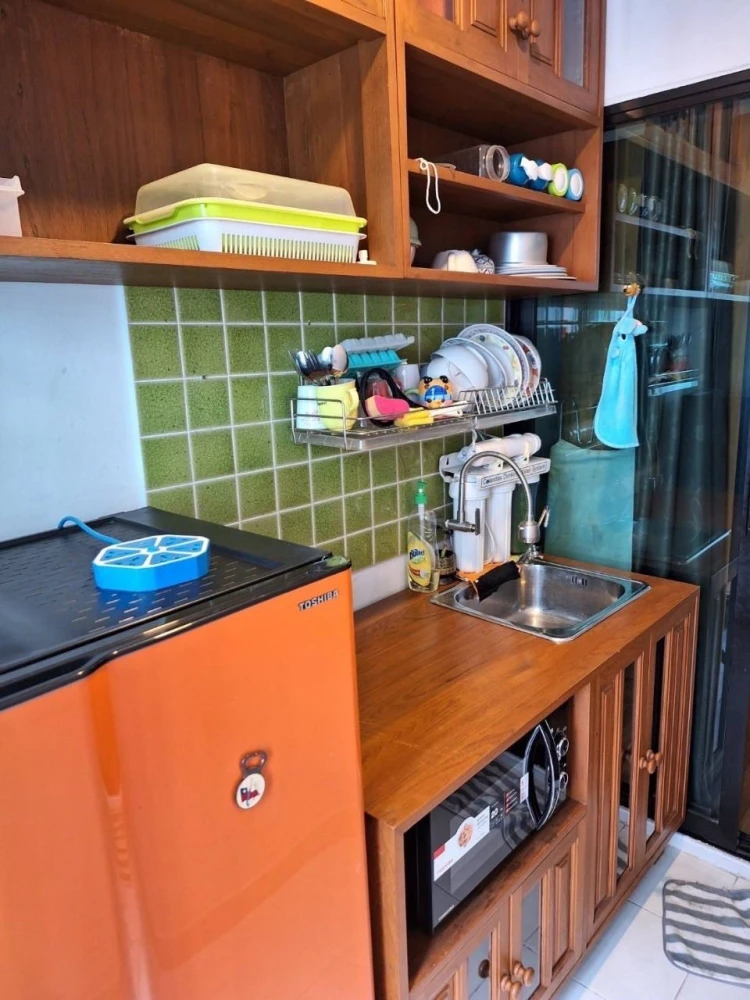 For rent: Regent Home 18 Chaengwattana-Lak Si, Building E, 8th floor, with high-quality teak furniture. Hurry and grab it now!