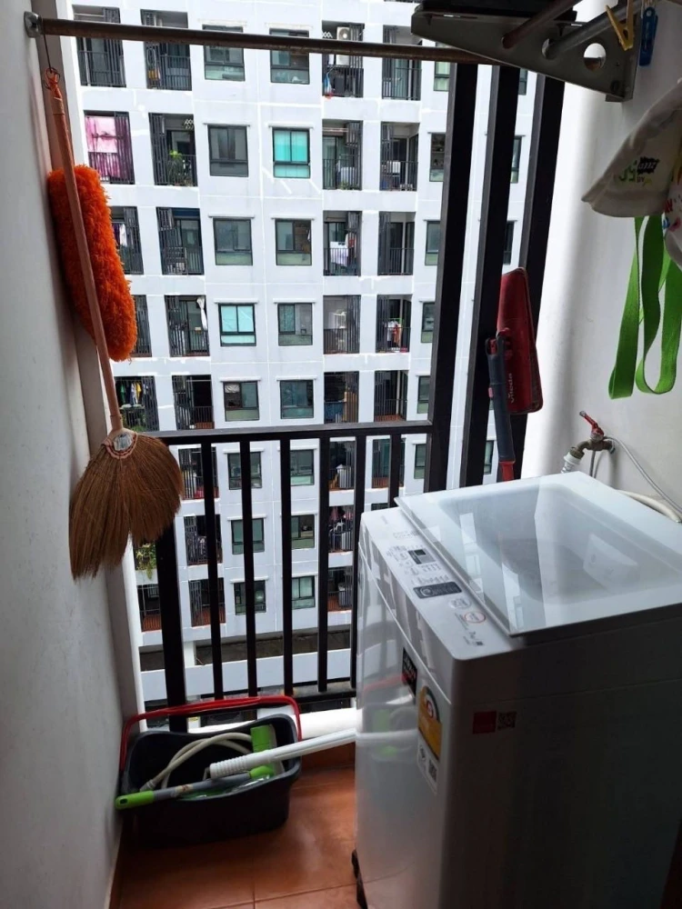 For rent: Regent Home 18 Chaengwattana-Lak Si, Building E, 8th floor, with high-quality teak furniture. Hurry and grab it now!