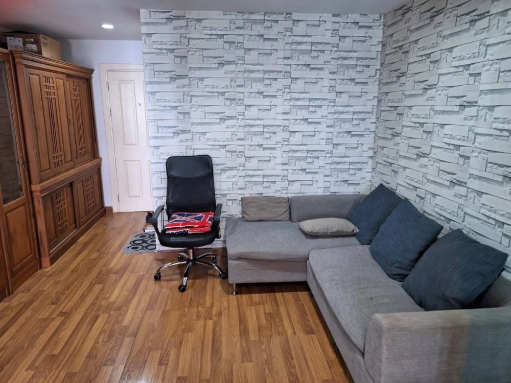 For rent: Regent Home 18 Chaengwattana-Lak Si, Building E, 8th floor, with high-quality teak furniture. Hurry and grab it now!