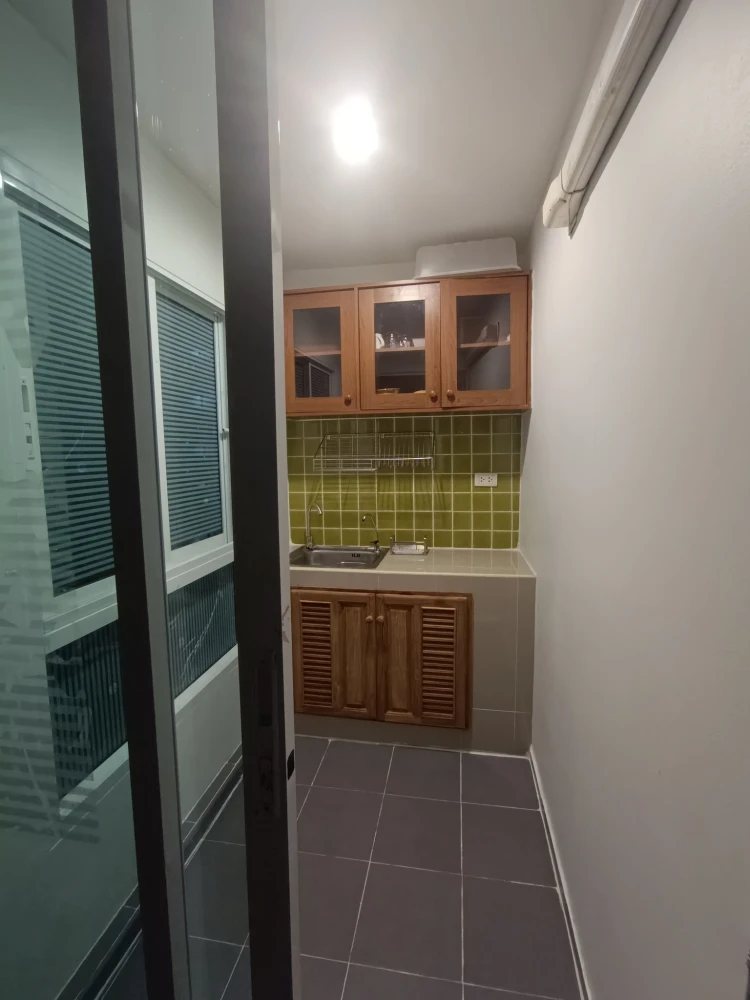 For rent: Regent Home 22 Sukhumvit 85, a lovely unit on the 6th floor, fully furnished, in a great location. What are you waiting for?