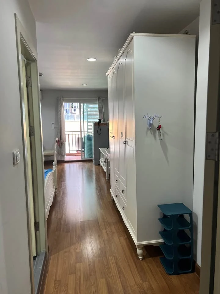 For rent: Regent Home 22 Sukhumvit 85, studio room, 2nd floor, decorated in a theme, fully furnished. Hurry and reserve now!