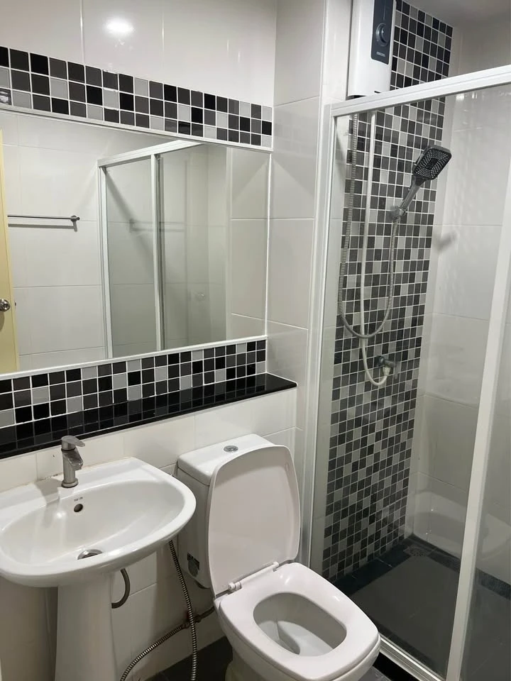 For rent: Regent Home 22 Sukhumvit 85, studio room, 2nd floor, decorated in a theme, fully furnished. Hurry and reserve now!