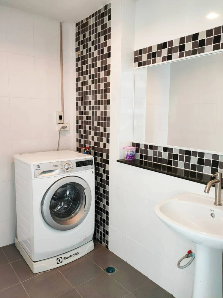For rent: Regent Home 22 Sukhumvit 85, corner room, Combine style, perfectly proportioned, fully furnished, open view outside the project, no building