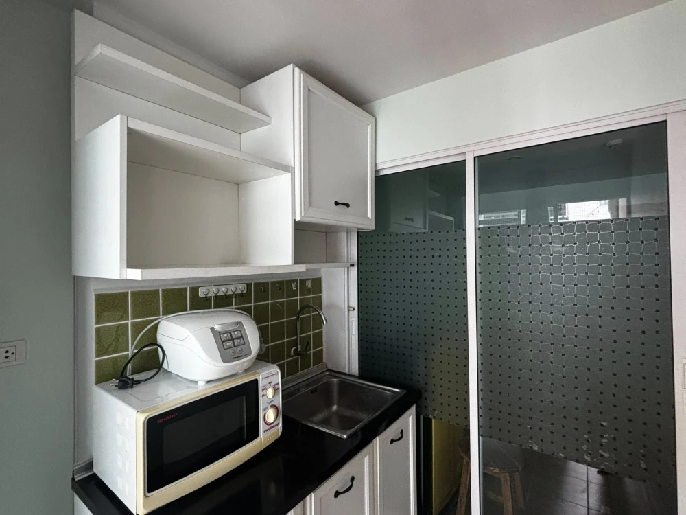 For rent: Regent Home 25 Tiwanon. Ready-to-move-in apartment at an affordable price. Just bring your belongings and move in!