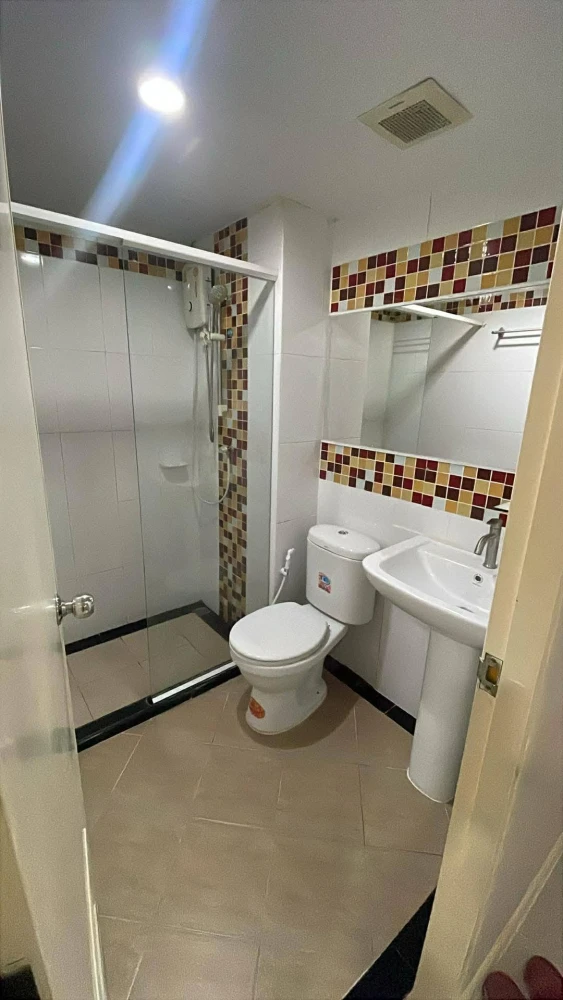 For rent: Regent Home 5 Ratchada 19. Fully furnished with appliances. Move-in ready.