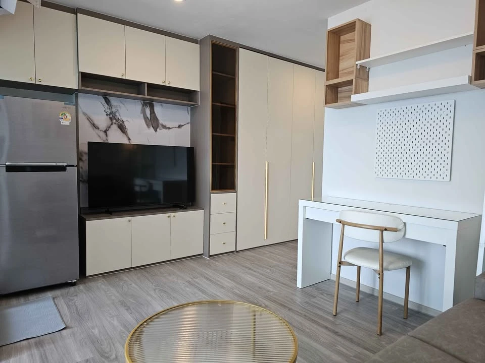 For rent: Regent Home Bangna, 1 bedroom, 1 bathroom. Decorated in a coordinated theme, fully furnished. Don't miss out!