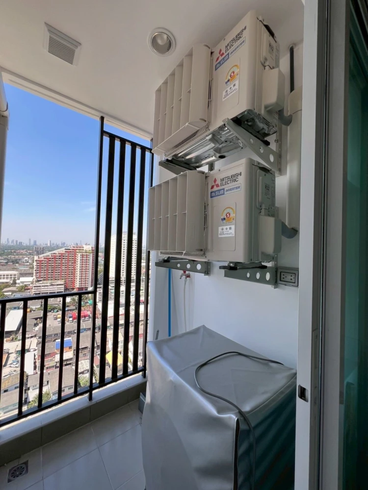 For rent: Regent Home Bangna, 1 bedroom, 1 bathroom, minimalist style, high-quality built-in furniture. Don't miss out!