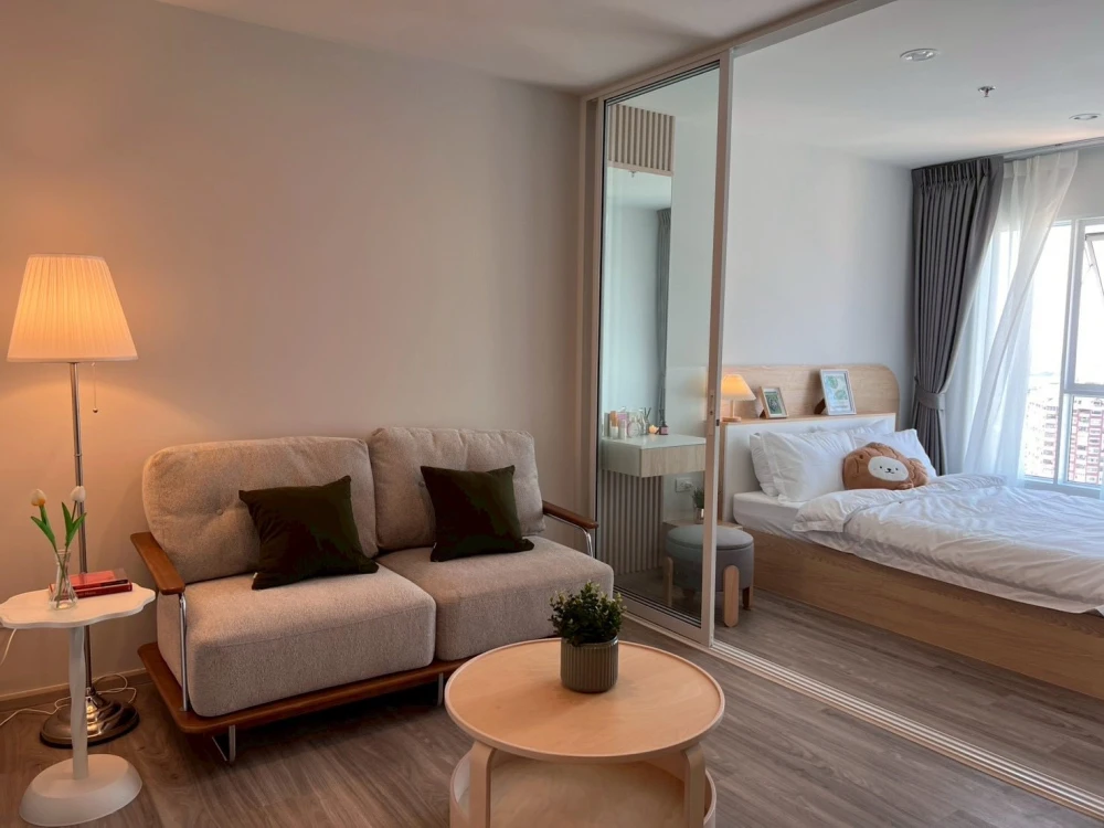 For rent: Regent Home Bangna, 1 bedroom, 1 bathroom, minimalist style, high-quality built-in furniture. Don't miss out!