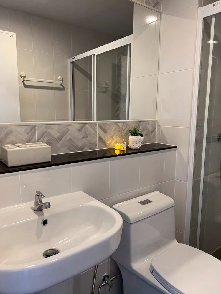 For rent: Regent Home Bangna, 1 bedroom, 1 bathroom, minimalist style, high-quality built-in furniture. Don't miss out!