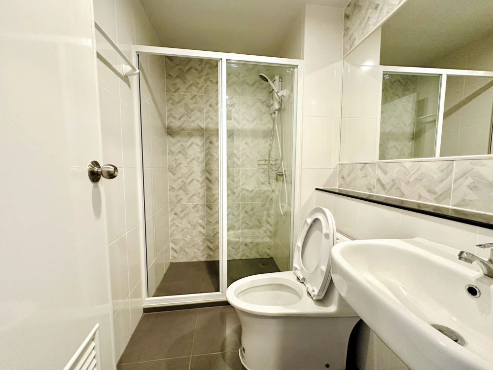 For rent: Regent Home Bangna, 1 bedroom, 1 bathroom, with high-quality built-in furniture. Book now!