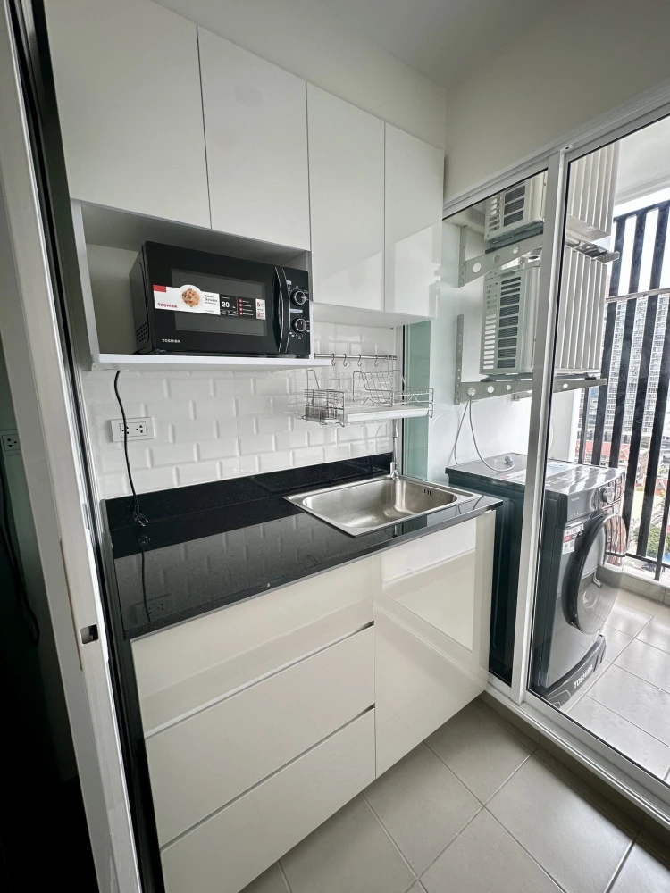 For rent: Regent Home Bangna, 1 bedroom, 1 bathroom. High-quality built-in furniture. Move-in ready!