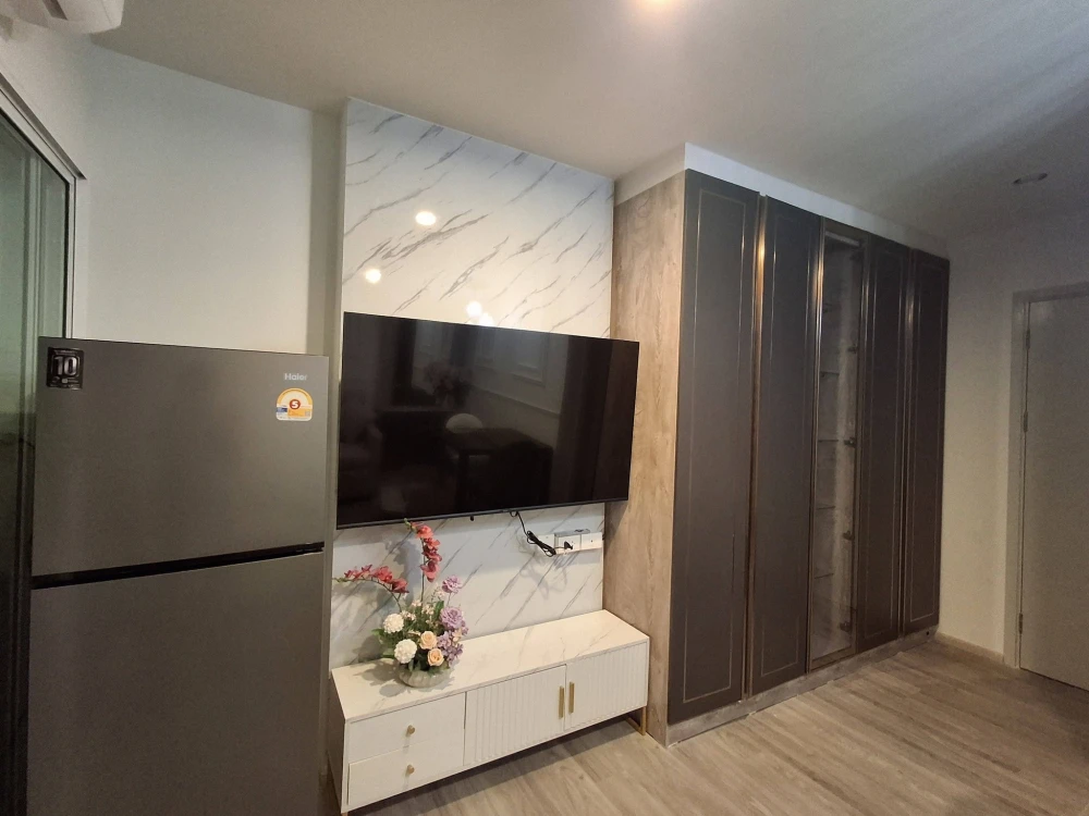 For rent: Regent Home Bangna, 1 bedroom, 1 bathroom, with high-quality built-in furniture. Don't miss out!