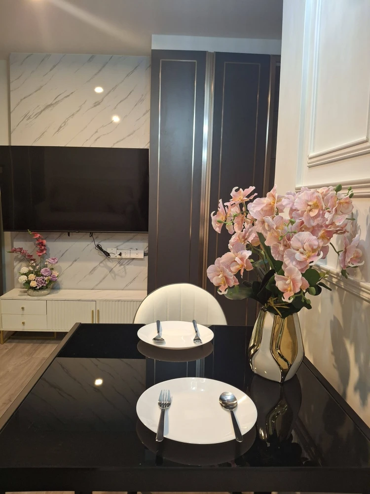 For rent: Regent Home Bangna, 1 bedroom, 1 bathroom, with high-quality built-in furniture. Don't miss out!