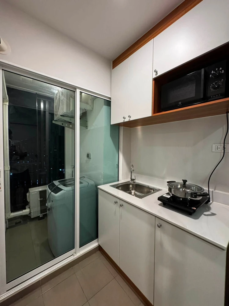 For rent: Regent Home Bangna, 14th floor, corner unit, fully furnished, very livable. Book now!