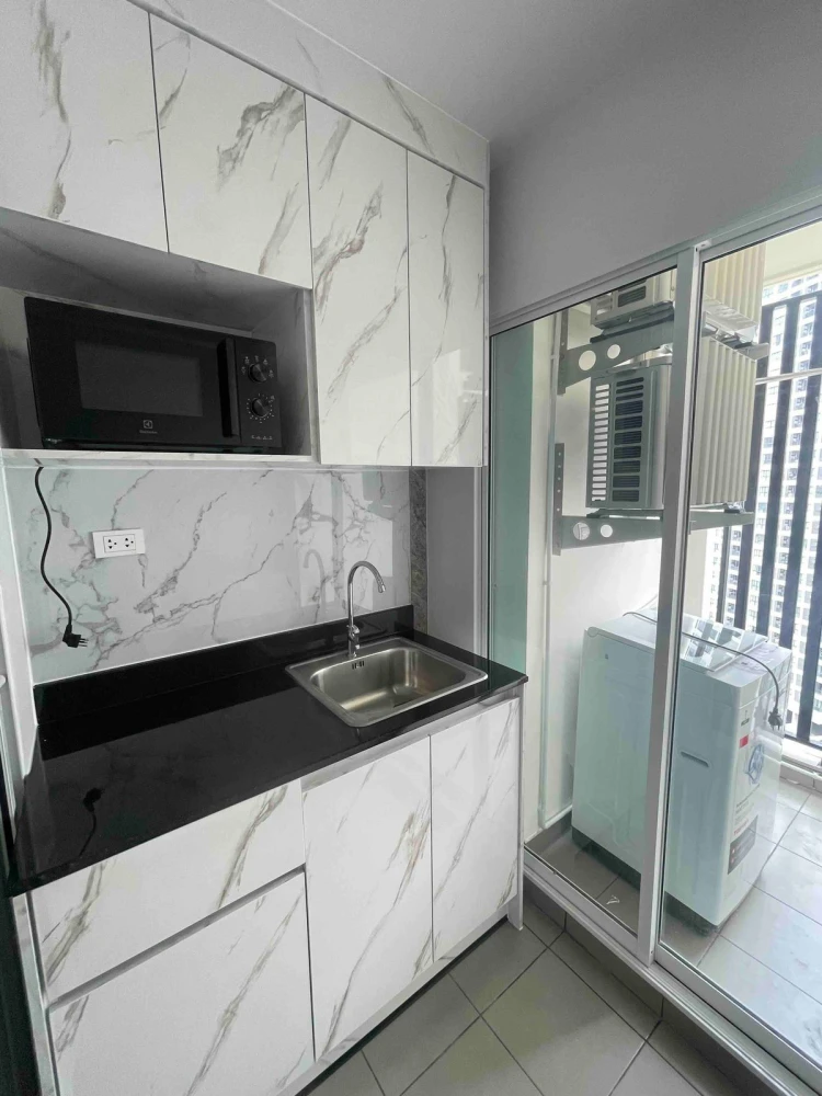 For rent: Regent Home Bangna, 18th floor, corner room, fully furnished, nice to live in, reserve now, hurry!
