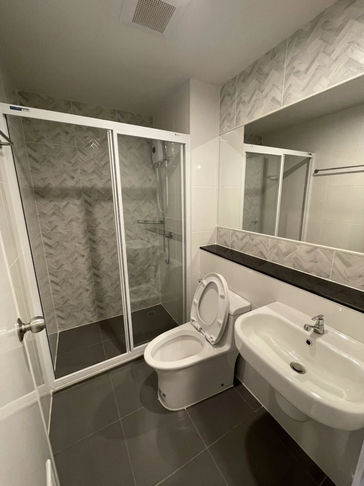 For rent: Regent Home Bangna, 20th floor, fully furnished, very livable. Book now, don't miss out!
