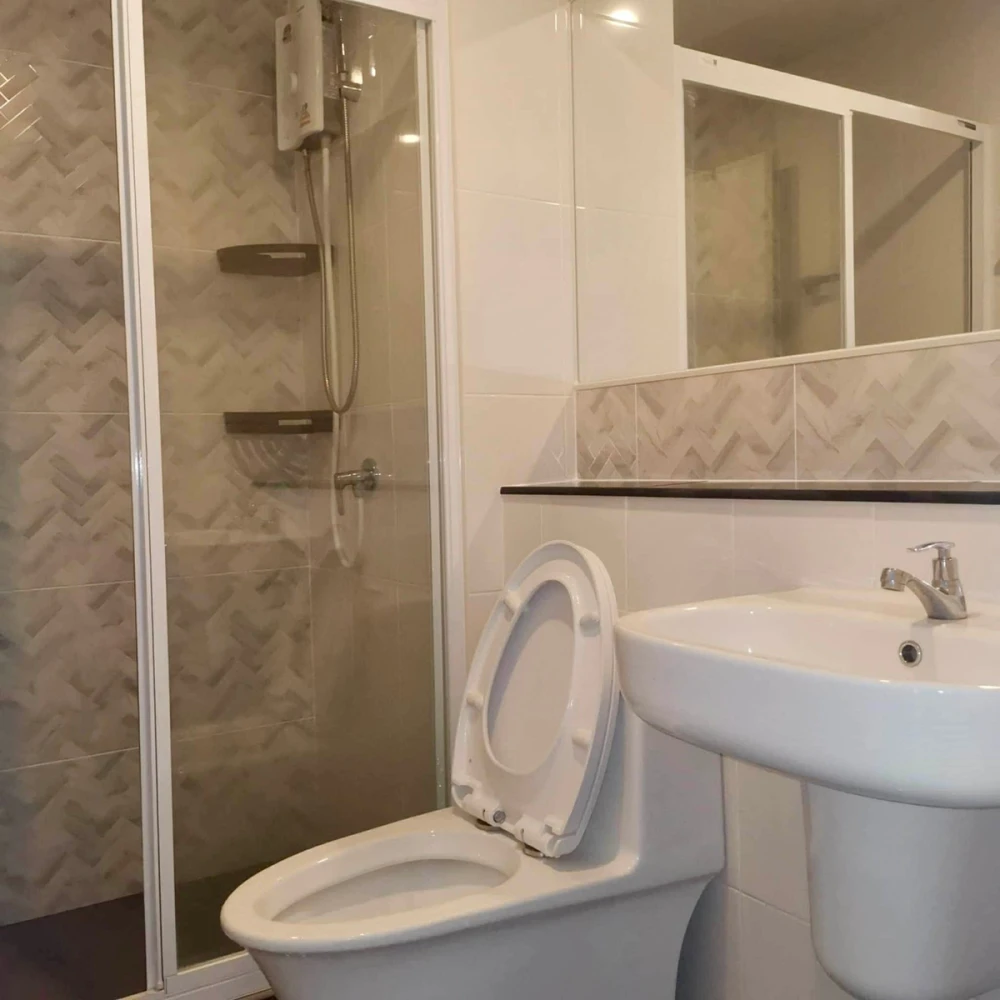 For rent: Regent Home Bangna, 21st floor. Beautifully furnished and ready to move in. Book now! Don't miss out!