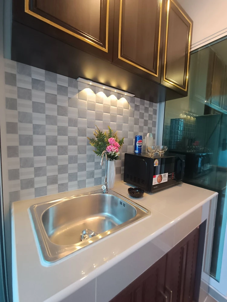 For rent: Regent Home Bangna, 23rd floor. Very high floor, furnished with high-quality furniture. Don't miss out!
