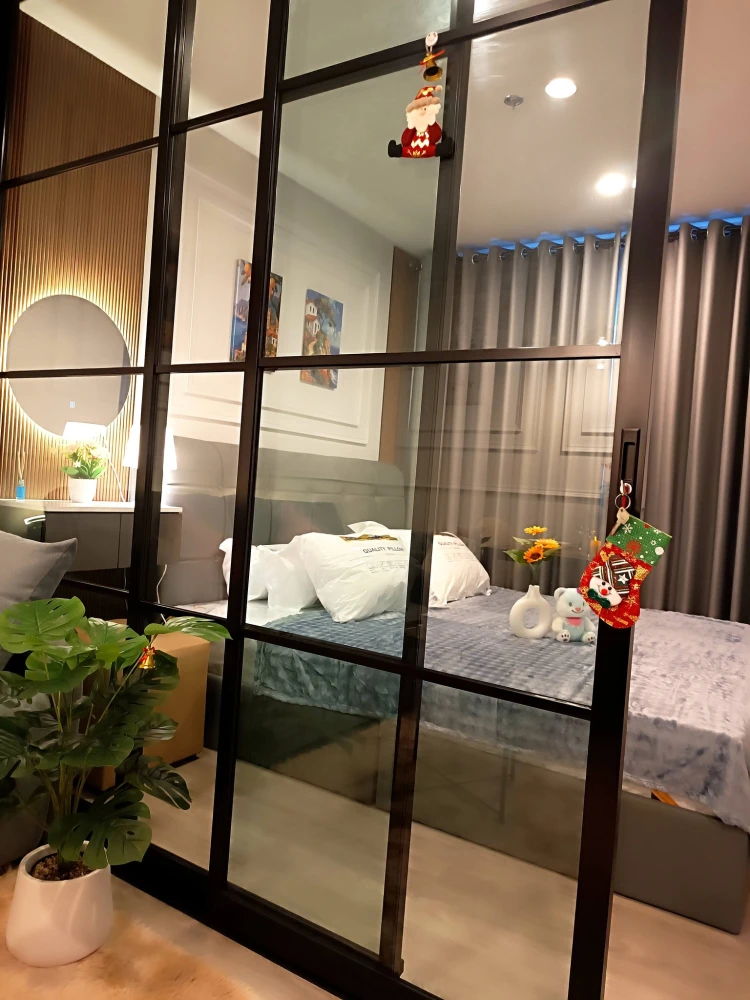 For rent: Regent Home Bangna, 23rd floor. Very high floor, furnished with high-quality furniture. Don't miss out!