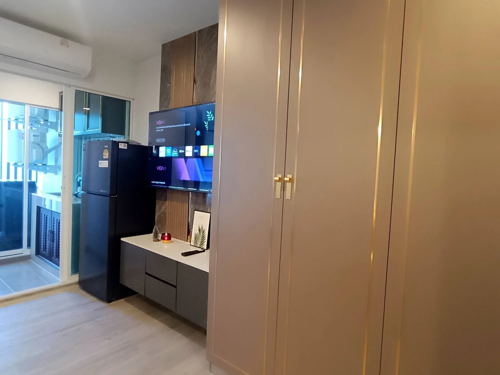 For rent: Regent Home Bangna, 23rd floor. Very high floor, furnished with high-quality furniture. Don't miss out!