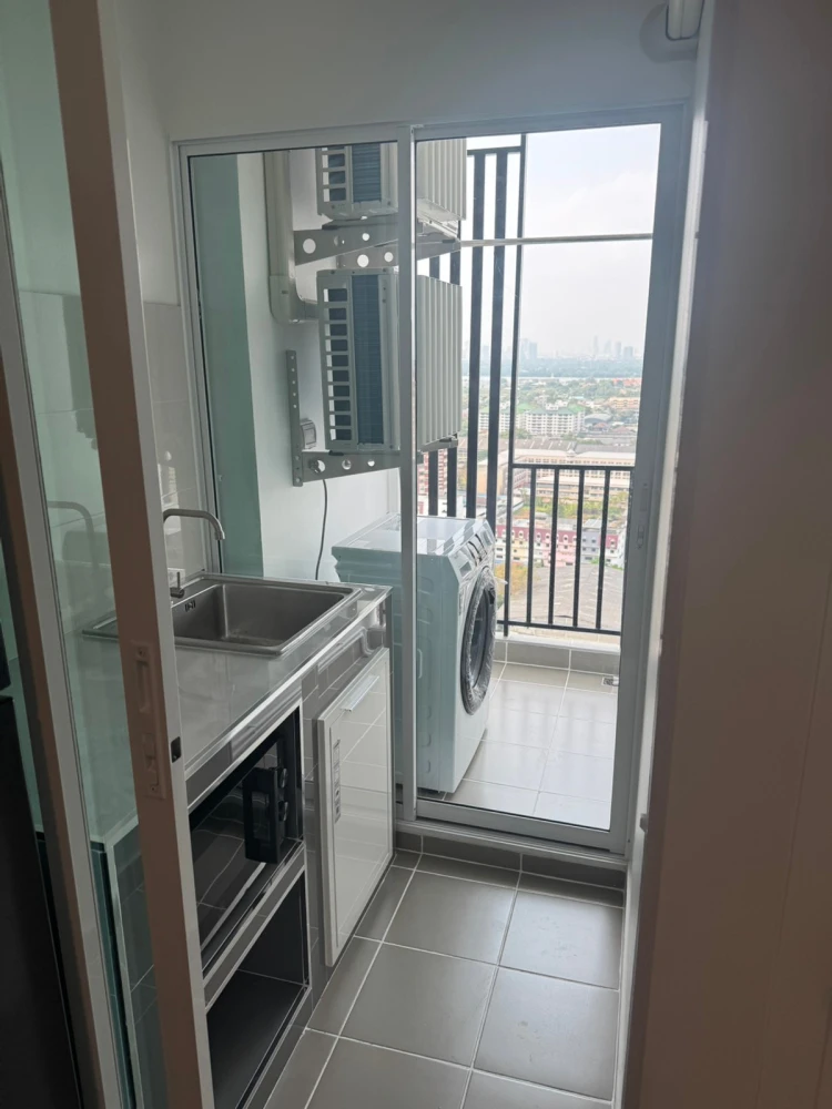 For rent: Regent Home Bangna, 24th floor, Building A, unobstructed river view. Fully furnished with appliances. Ready to move in immediately.