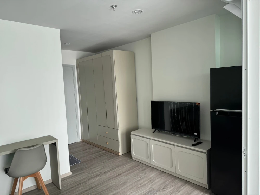 For rent: Regent Home Bangna, 24th floor, Building A, unobstructed river view. Fully furnished with appliances. Ready to move in immediately.