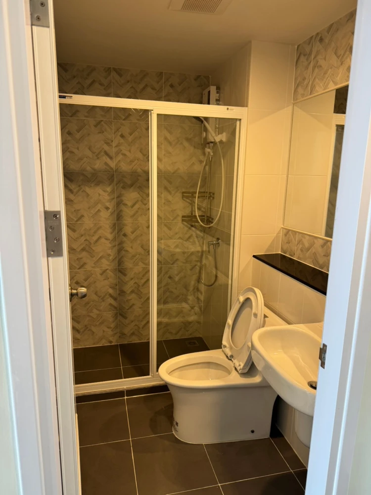 For rent: Regent Home Bangna, 24th floor, Building A, unobstructed river view. Fully furnished with appliances. Ready to move in immediately.