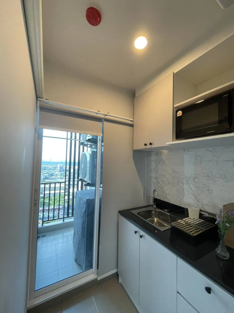 For rent: Regent Home Bangna, 30th floor, river view, corner room with privacy, convenient and complete here. Book now, don't miss out.