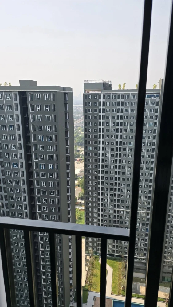 For rent: Regent Home Bangna, 32nd floor, high floor, good view. Interested? Hurry and book now. Don't miss out.