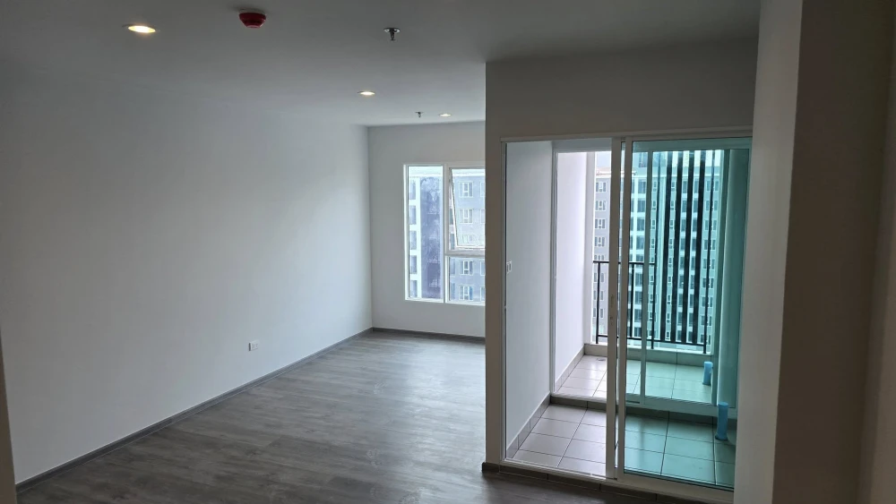 For rent: Regent Home Bangna, 32nd floor, high floor, good view. Interested? Hurry and book now. Don't miss out.