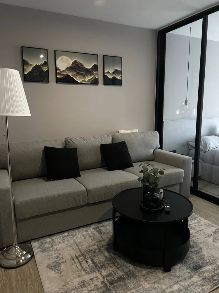 For rent: Regent Home Bangna, very high floor, Chao Phraya River view, next to fire escape, no opposite unit. High-quality built-in furniture. Book no