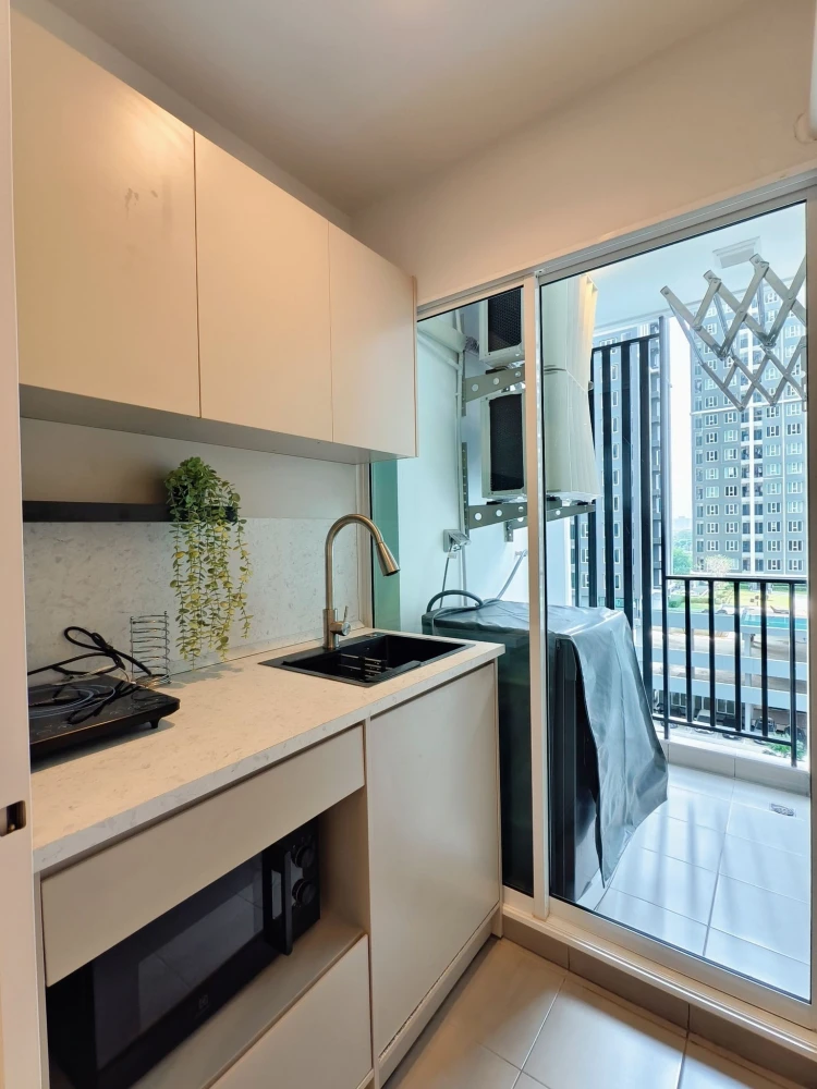 For rent: Regent Home Bangna, beautifully decorated with built-in furniture, swimming pool view, super chill atmosphere, don't miss it!
