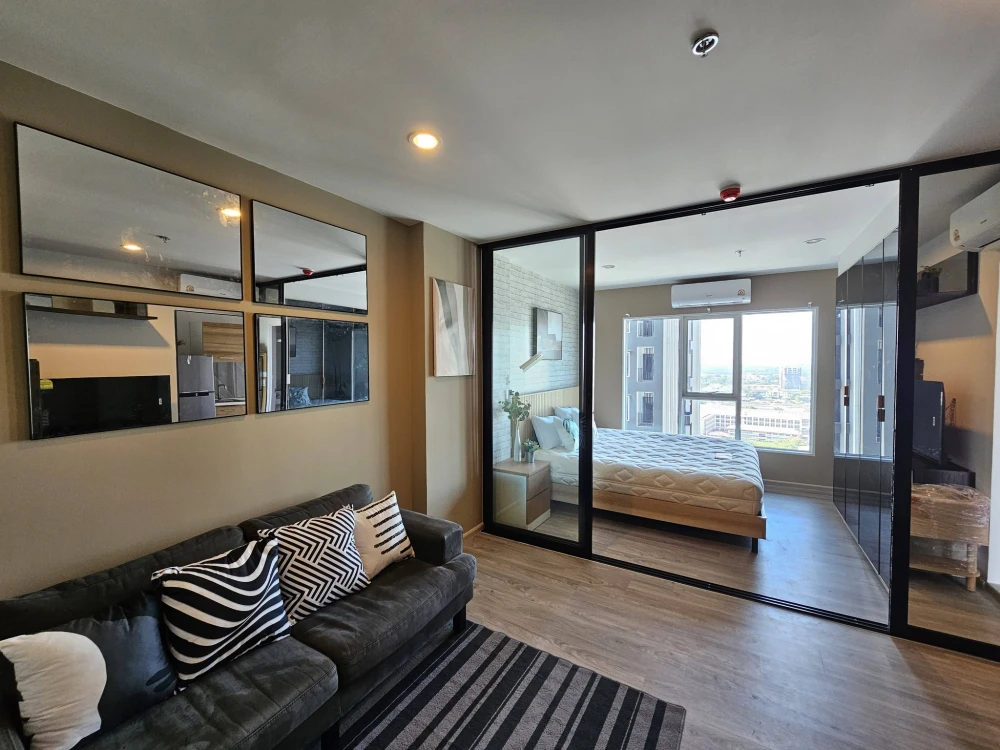 For rent: Regent Home Bangna, Building A, 22nd floor, river view of Bang Krachao. Wide-fronted unit, a special type available in only 1% of units. Boo