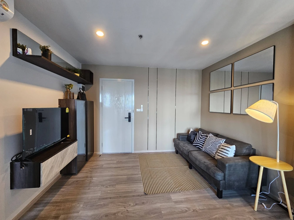 For rent: Regent Home Bangna, Building A, 22nd floor, river view of Bang Krachao. Wide-fronted unit, a special type available in only 1% of units. Boo
